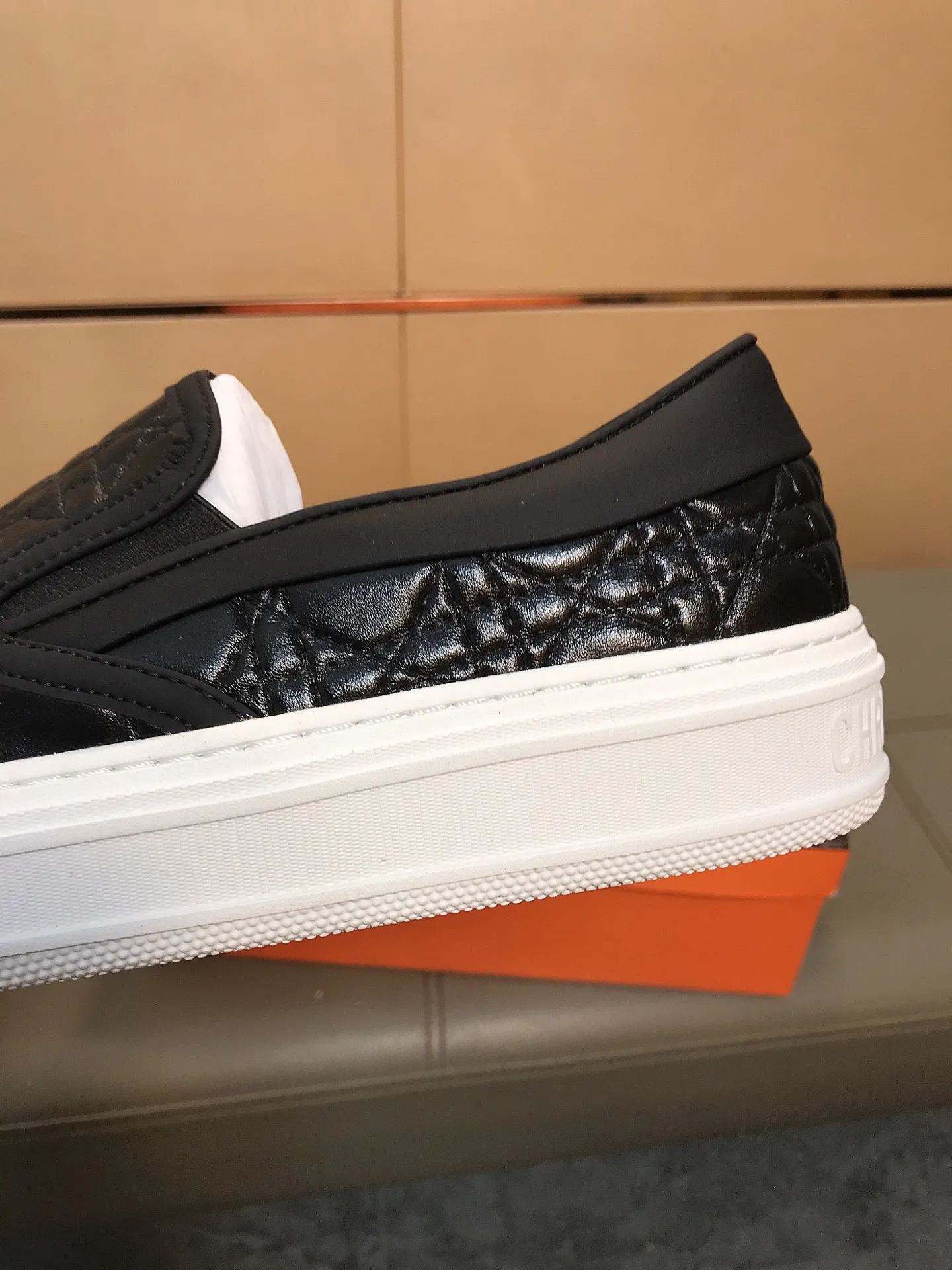 Factory price 400 🔥🔥 (Dior) new men's casual sports shoes 👣 Full of charm, luxury style gentleman's shoes Upper: Made of embossed cowhide imported from Italy, breathable leather lining. Brand wear-resistant soles; with classic logo💋The whole pair of shoes is fashionable and casual without losing high-end style🎈🎈Size: 39-44 (45.46 can be customized)
